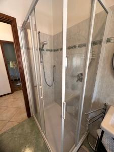 A bathroom at Little house Lezzeno