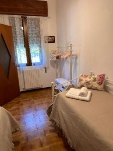 A bed or beds in a room at Little house Lezzeno