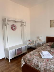 A bed or beds in a room at Little house Lezzeno
