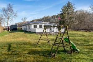 Herní místnost nebo prostor pro děti v ubytování Holiday Home With Pool And Spa Close To The Limfjord,