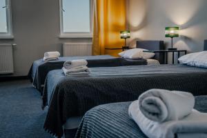 Postel nebo postele na pokoji v ubytování Hotel Świt