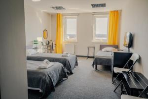 Postel nebo postele na pokoji v ubytování Hotel Świt
