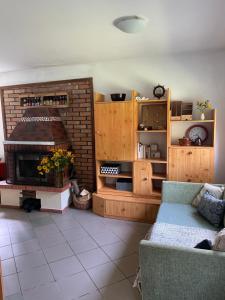a living room with a couch and a fireplace at Leśna Chatka in Wernegity