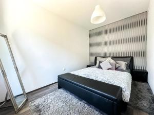 Łóżko lub łóżka w pokoju w obiekcie Aranyeső Apartmanházak No.1