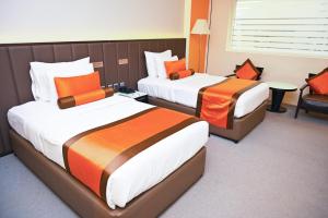 Postel nebo postele na pokoji v ubytování Hues Boutique Hotel