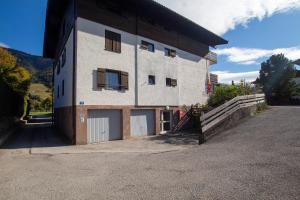 Zgradba, v kateri se nahaja apartma