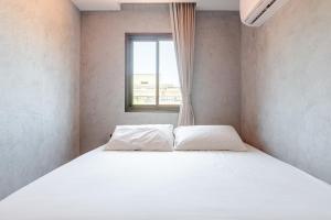 En eller flere senge i et værelse på Flat Porto de Galinhas Square 05 + 33 billeder