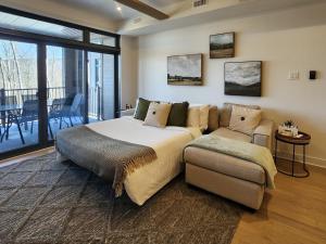 Postel nebo postele na pokoji v ubytování Tremblant Prestige - Verbier 4-102 + 27 fotografií
