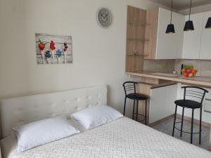 Posteľ alebo postele v izbe v ubytovaní Apartment Kiev Studio with city view