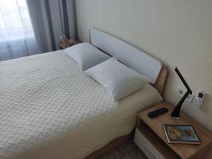 Posteľ alebo postele v izbe v ubytovaní Apartment Kiev Studio with city view