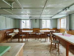 Afbeelding uit fotogalerij van Floras Haus Hostel in Schattwald