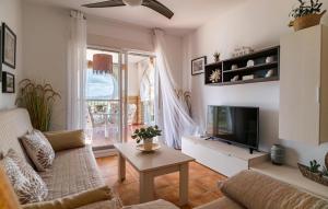 Et opholdsområde på 2 Bedroom Beautiful Apartment In Vera