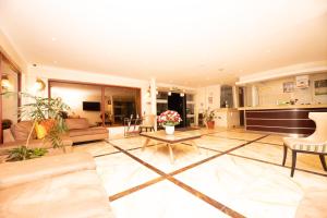 Posezení v ubytování West Lerruat Hotel