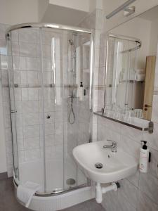 Koupelna v ubytování Hotel Legie