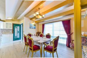 Χώρος καθιστικού στο Seaview Villa Marija Metajna with pool