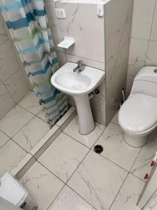 Hospedaje Killipata的一间浴室