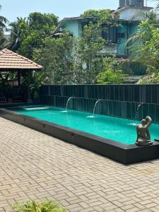 Bazén v ubytování Radha House Siolim A Boutique Hotel nebo v jeho okolí
