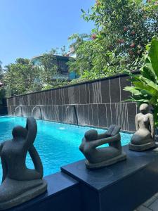 Bazén v ubytování Radha House Siolim A Boutique Hotel nebo v jeho okolí