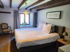 Postel nebo postele na pokoji v ubytování B&B La Belle Histoire Laforêt