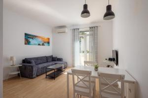 Posedenie v ubytovaní Lux Split Centre Apartments