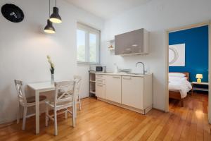 Kuchyňa alebo kuchynka v ubytovaní Lux Split Centre Apartments