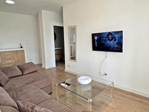 Μια τηλεόραση ή/και κέντρο ψυχαγωγίας στο Julietta Beach Love