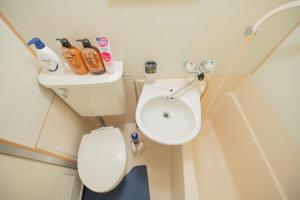 Um banheiro em New Design Apartment in Shinjuku Kabukicho! 3 mins station