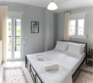 Postel nebo postele na pokoji v ubytování Twins Apartment Ioannina