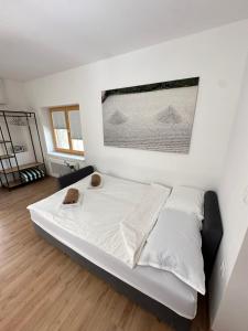 Postel nebo postele na pokoji v ubytování Unique Forest Lodge Bled