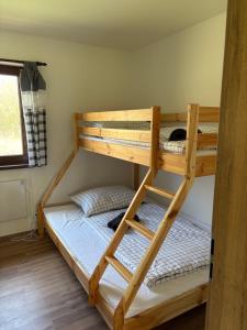 Postel nebo postele na pokoji v ubytování Chata Domovík