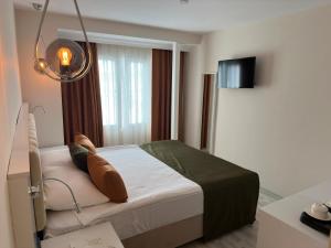 Postel nebo postele na pokoji v ubytování Aura Boutique Hotel