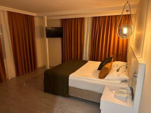 Postel nebo postele na pokoji v ubytování Aura Boutique Hotel