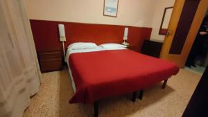 Postel nebo postele na pokoji v ubytování Hotel al Porto