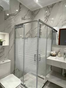 Ένα μπάνιο στο Helia Apartment 2 +14 φωτογραφίες