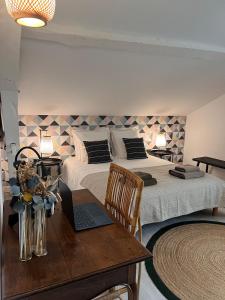 a bedroom with two beds and a table with a laptop at Maison Biscaya Appartement 6 personnes St Jean Pied de Port in Caro +85 photos