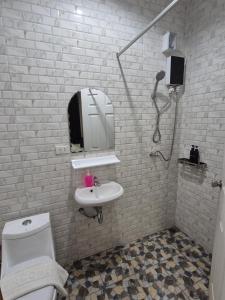 a bathroom with a toilet and a sink at Dorothys in Pattaya South