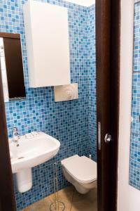 A bathroom at Elly’s House