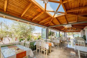 Gallery image of Aleksander ApartHotel in Ksamil