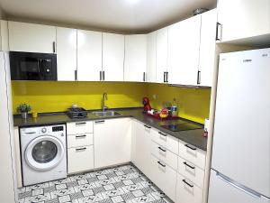 A kitchen or kitchenette at Gran piso pleno centro. Plaza del Pilar + Desayuno