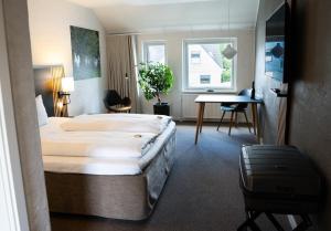 A bed or beds in a room at Hotel Dalgas, BW Signature Collection