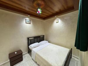 เตียงในห้องที่ Dar Niema