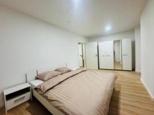 Giường trong phòng chung tại Haus Simplon