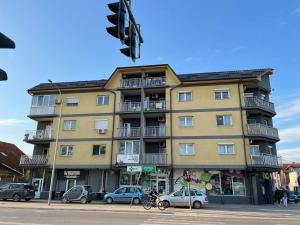 Το κτήριο όπου στεγάζεται  το διαμέρισμα