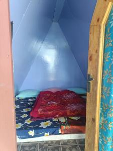 Postel nebo postele na pokoji v ubytování BumpyTrailsCabin