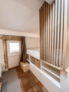 a small room with a crib and a window at Studio cosy Villefranche-Sur-Saône in Villefranche-sur-Saône