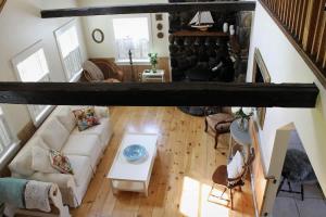 an overhead view of a living room with a couch at Pine and Sea Beach Retreat in Ellsworth