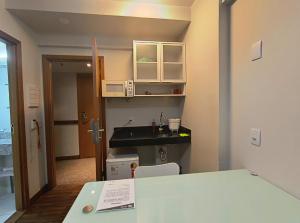 Η κουζίνα ή μικρή κουζίνα στο Suite em Hotel