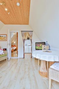a living room with a table and a kitchen at Ferienwohnung Heideweg, OG in Zingst +17 photos