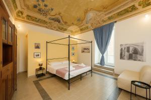 A bed or beds in a room at Palazzo Attila - Gioia Apartments