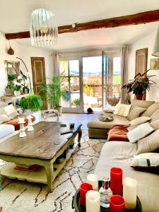 Posezení v ubytování Un Patio en Luberon